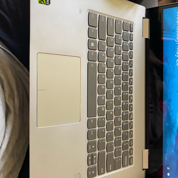 Yoga Lenovo laptop and tablet touchscreen intel i7 - Picture 3 of 4